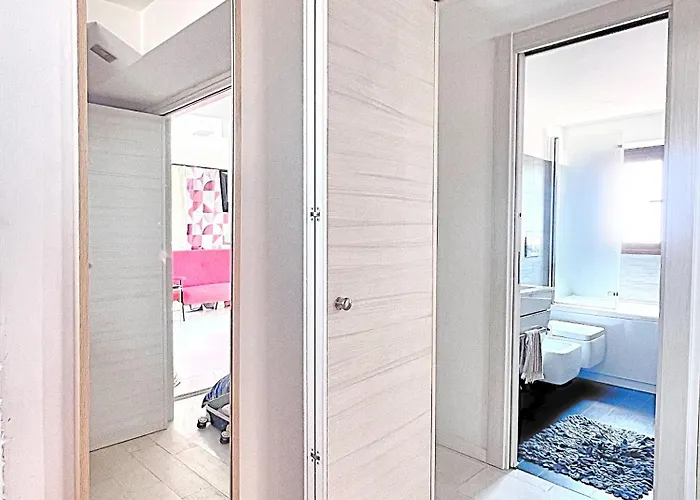 Lovely Mid-century With Stunning Terrace Apartment