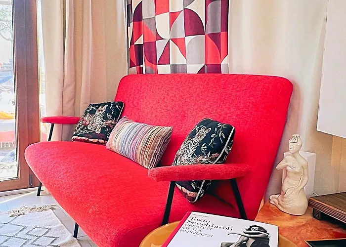 Apartment Lovely Mid-century With Stunning Terrace
