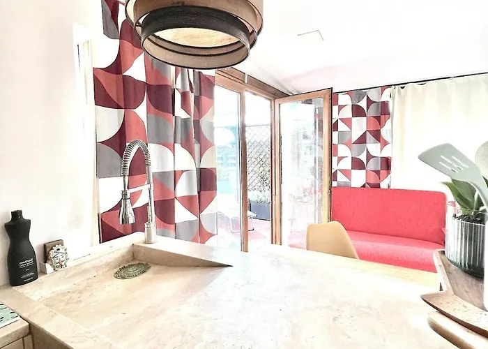 Lovely Mid-century With Stunning Terrace Rom