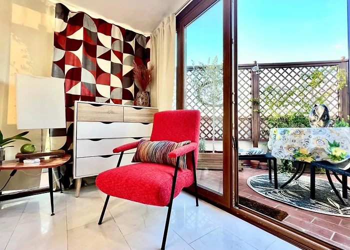 Apartment Lovely Mid-century With Stunning Terrace Rom